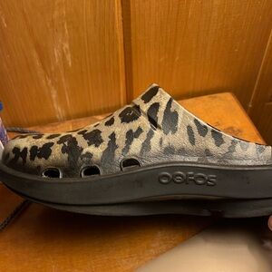 Limited edition Oofos
